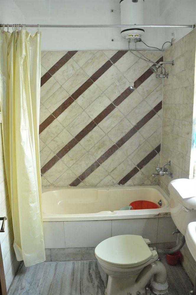 Hotel Heera International Калькутта Экстерьер фото