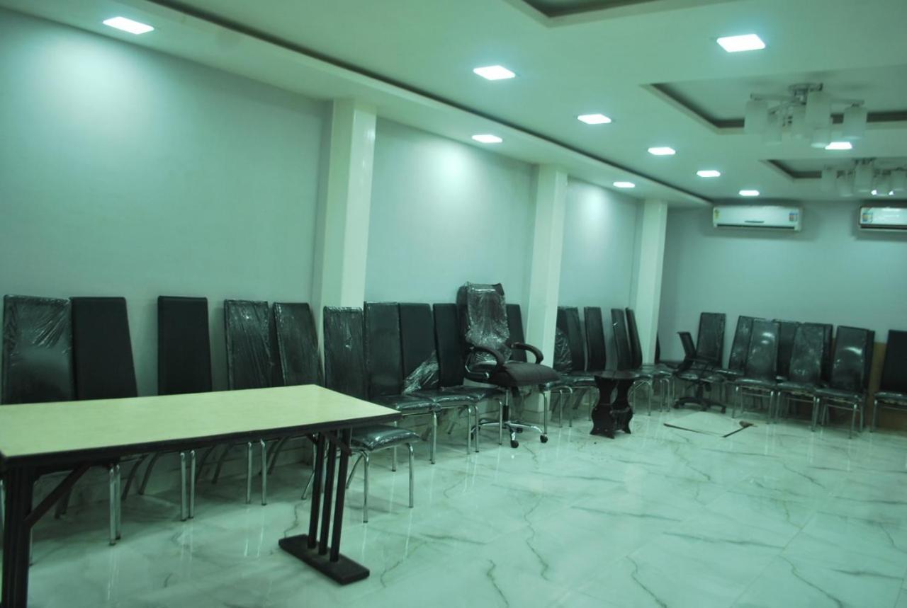 Hotel Heera International Калькутта Экстерьер фото