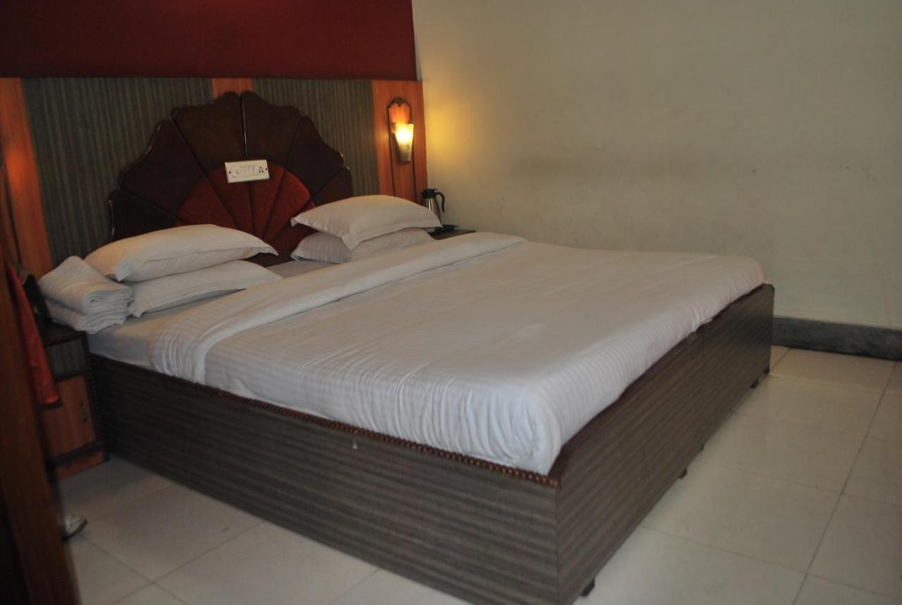 Hotel Heera International Калькутта Экстерьер фото